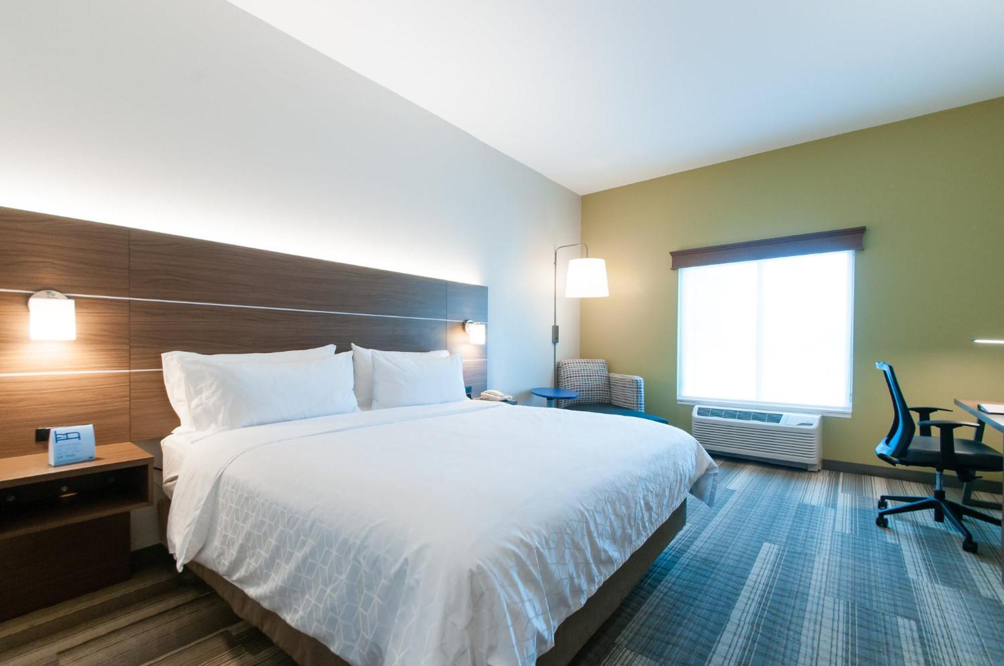 Holiday Express & By Ihg