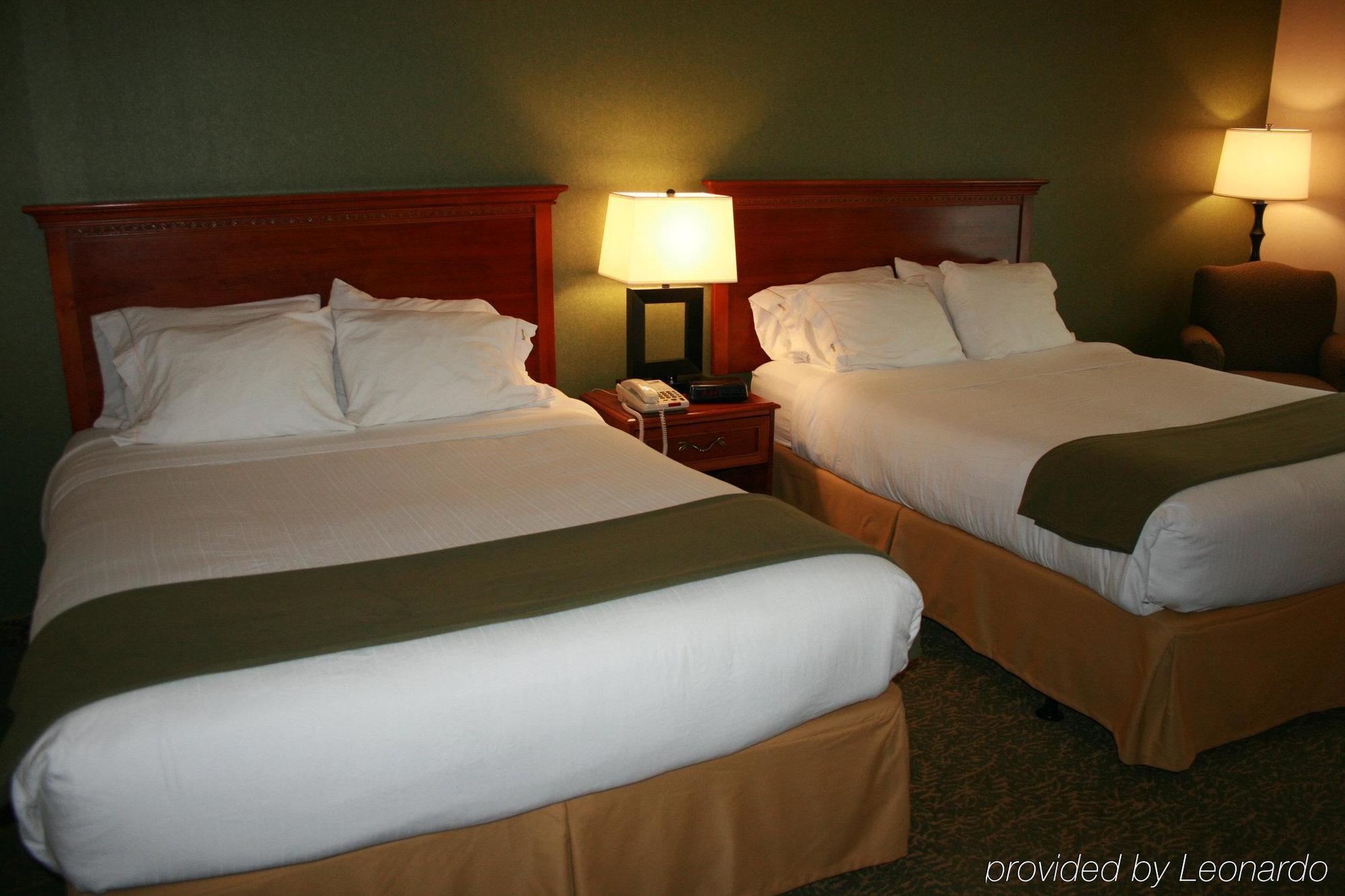 Express & By Ihg 2*