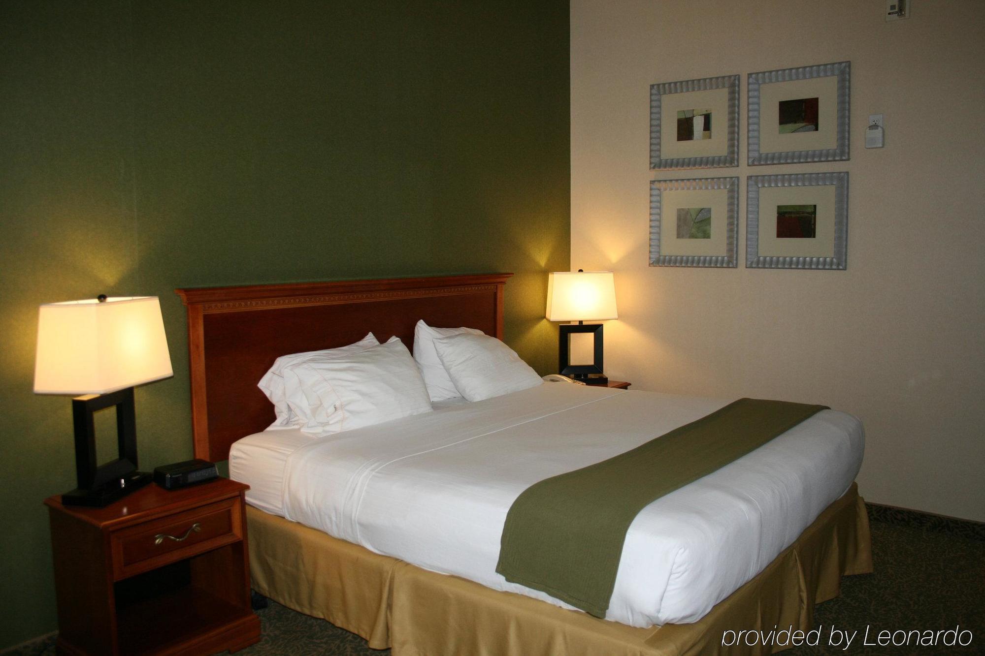 Express & By Ihg 2*