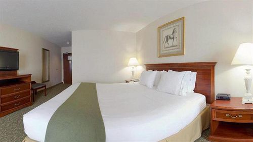 Express & By Ihg 2*